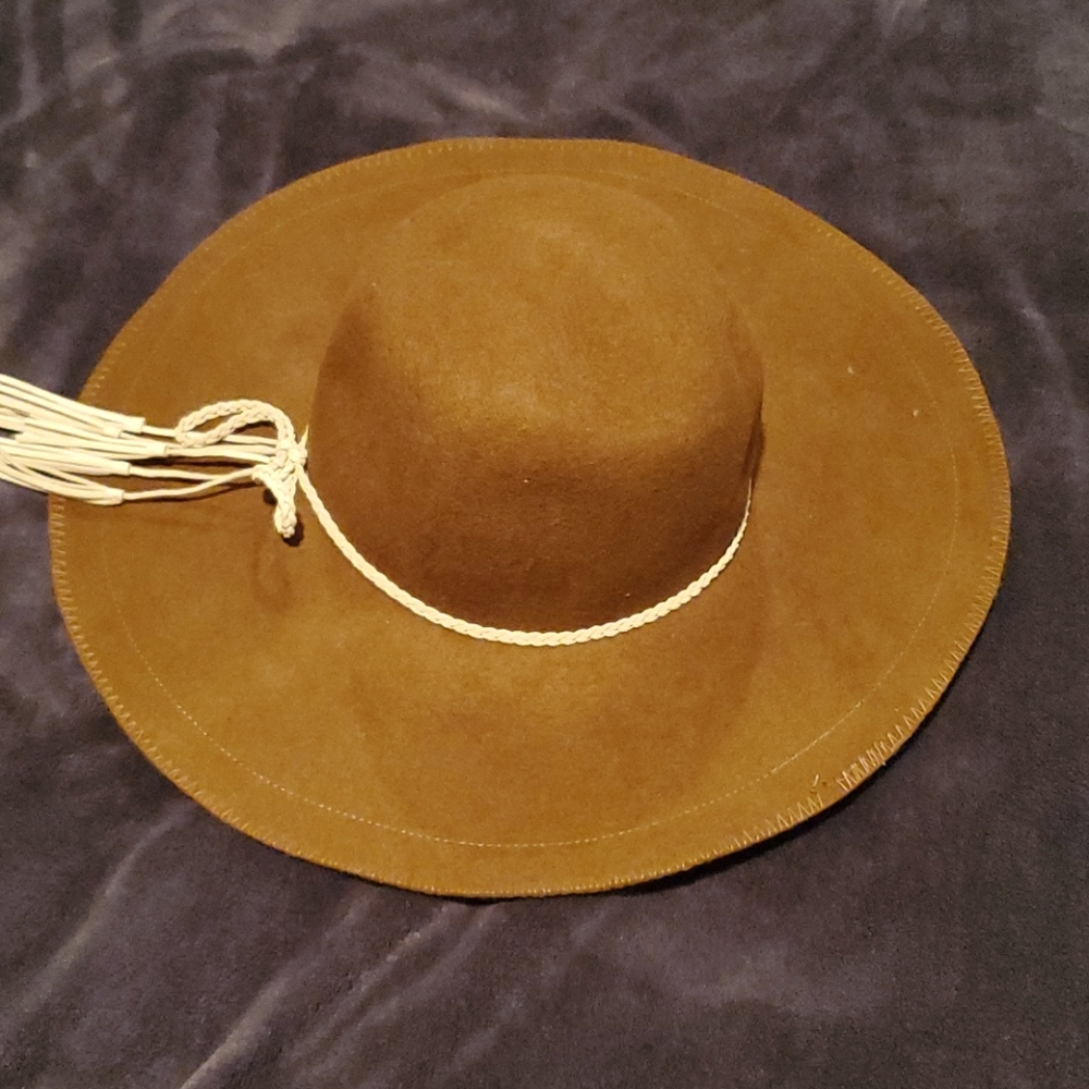 Floppy Hat.. Too small for me..